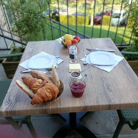 Bed and Breakfast Les Pierres Folles Rozier-en-Donzy Exteriér fotografie