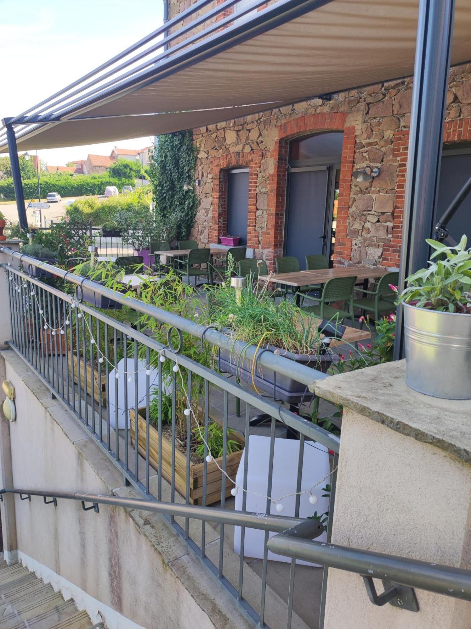 Bed and Breakfast Les Pierres Folles Rozier-en-Donzy Exteriér fotografie