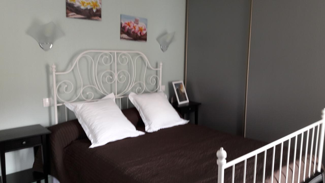 Bed and Breakfast Les Pierres Folles Rozier-en-Donzy Exteriér fotografie
